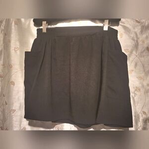 Black mini skirt with cargo pockets SZ Med NWOT 🖤